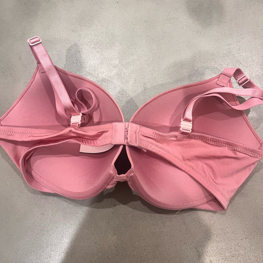 Victoria Secret Push Up Bra - 36D adjustable back straps - Picture 2 of 8
